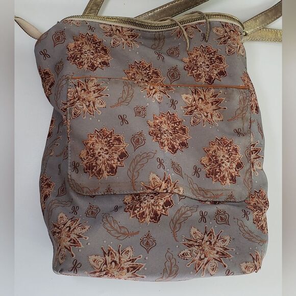 Hobo Blaze Convertible Bucket Bag Backpack in Gold Metallic Leather - Picture 12 of 16